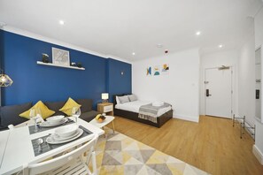 1 chambre, fer et planche à repasser, accès au Wi-Fi (inclus)