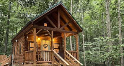 cabin in Hocking Hills  Wifi, Walking Trail and Pond