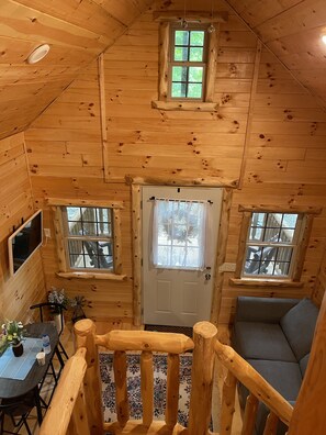 Smart TV - cabin in Hocking Hills  Wifi, Walking Trail , close to  Oldman cave attraction. (Laurelville)