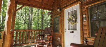 cabin in Hocking Hills  Wifi, Walking Trail , close to  Oldman cave attraction.
