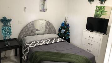 1 chambre, fer et planche à repasser, Wi-Fi gratuit, draps fournis