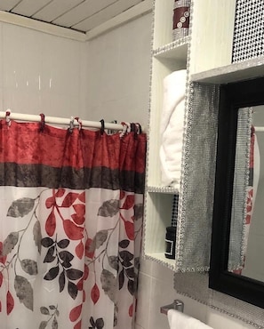 Dusche, Handtücher, Seife, Toilettenpapier