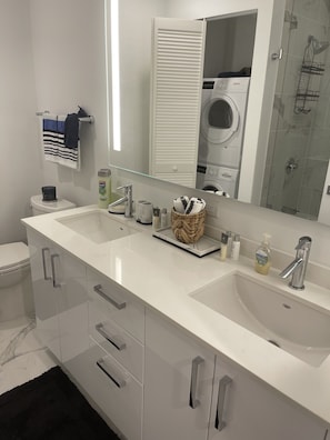 Bathroom - Panorama Tower (Miami)