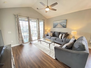 Smart TV - Just Renovated - Barefoot Resort Condo With Great Amenities (North Myrtle Beach)