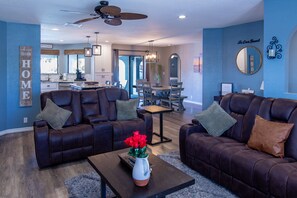 Smart TV - Oasis Home with Pool and Hot Tub (Lake Havasu City)