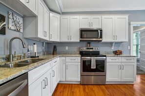 Fridge, microwave, oven, stovetop - Anastasia Grand #3 - Walk to Nights of Lights (St. Augustine)