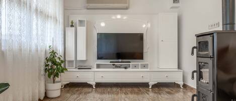 Huvila | Oleskelualue | Takka