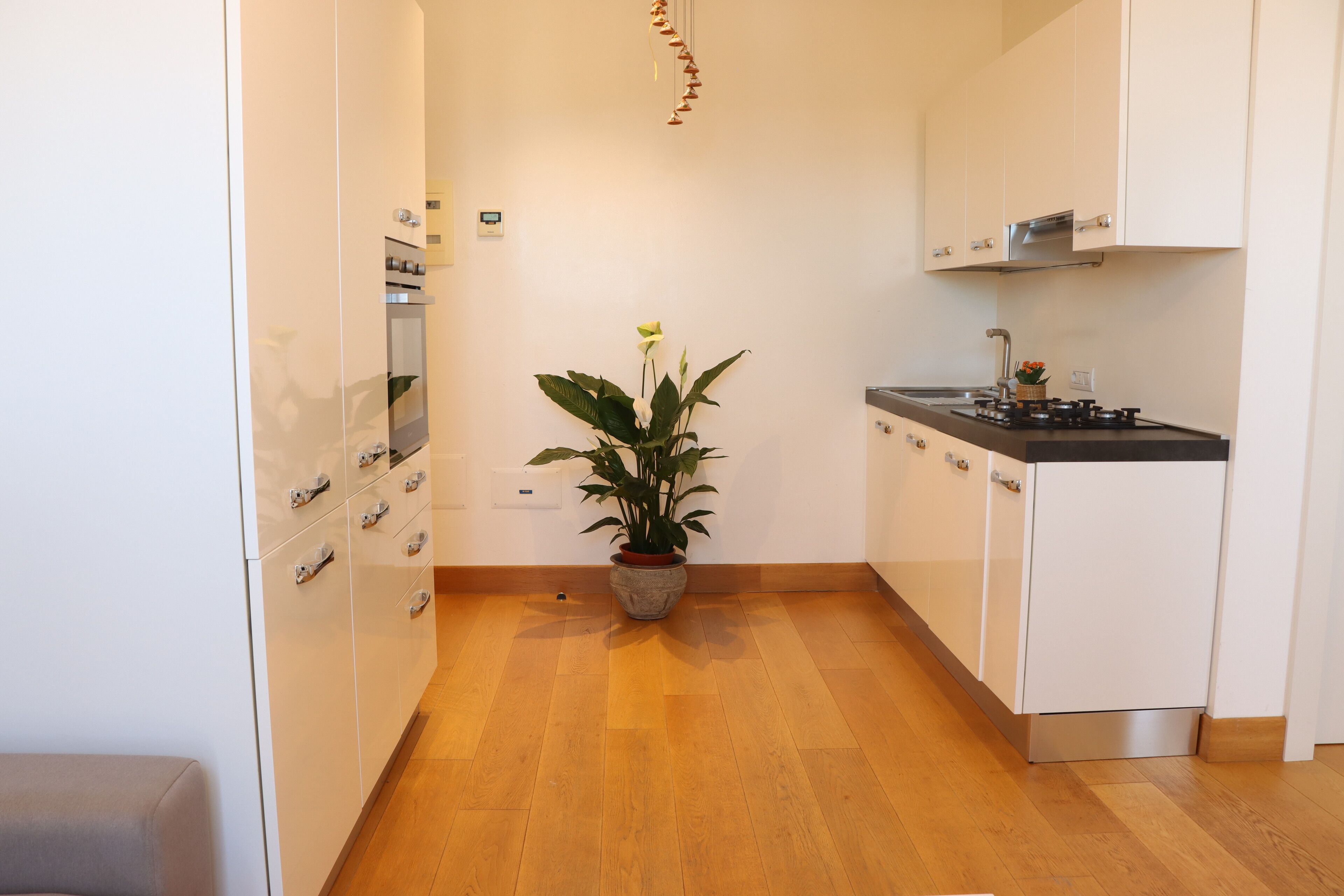 Frigorifero, forno, piano cottura, lavastoviglie