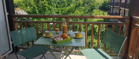 屋外ダイニングエリア