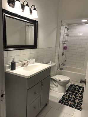 花灑/浴缸組合、風筒、提供毛巾、番梘