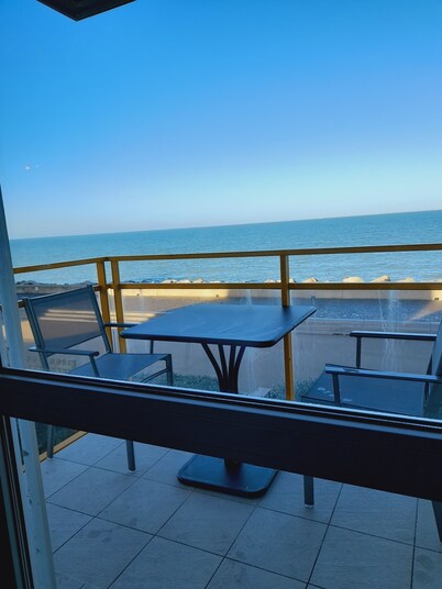 APARTMENT SEA AND DIKE WISSANT
