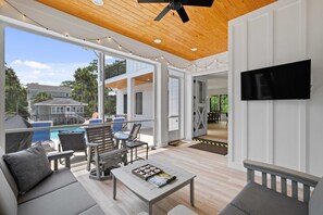 Smart-TV, Kamin, Tischtennisplatte, Stereoanlage