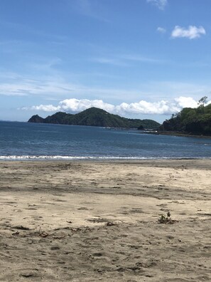 بالقرب من الشاطئ