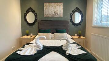 3 bedrooms, iron/ironing board, WiFi, bed sheets