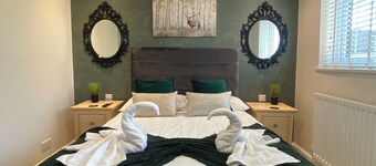 Luxury 3 Bed Stay In Bedford Town By Moribula Stays Sleeps 5 Adults Plus 3 Kids