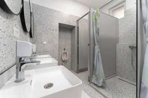 Shared bathroom - Hostel Antique (Pula)