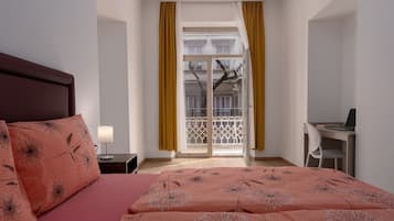 Habitación doble Confort | Camas Select Comfort, escritorio y espacio para trabajar con laptop