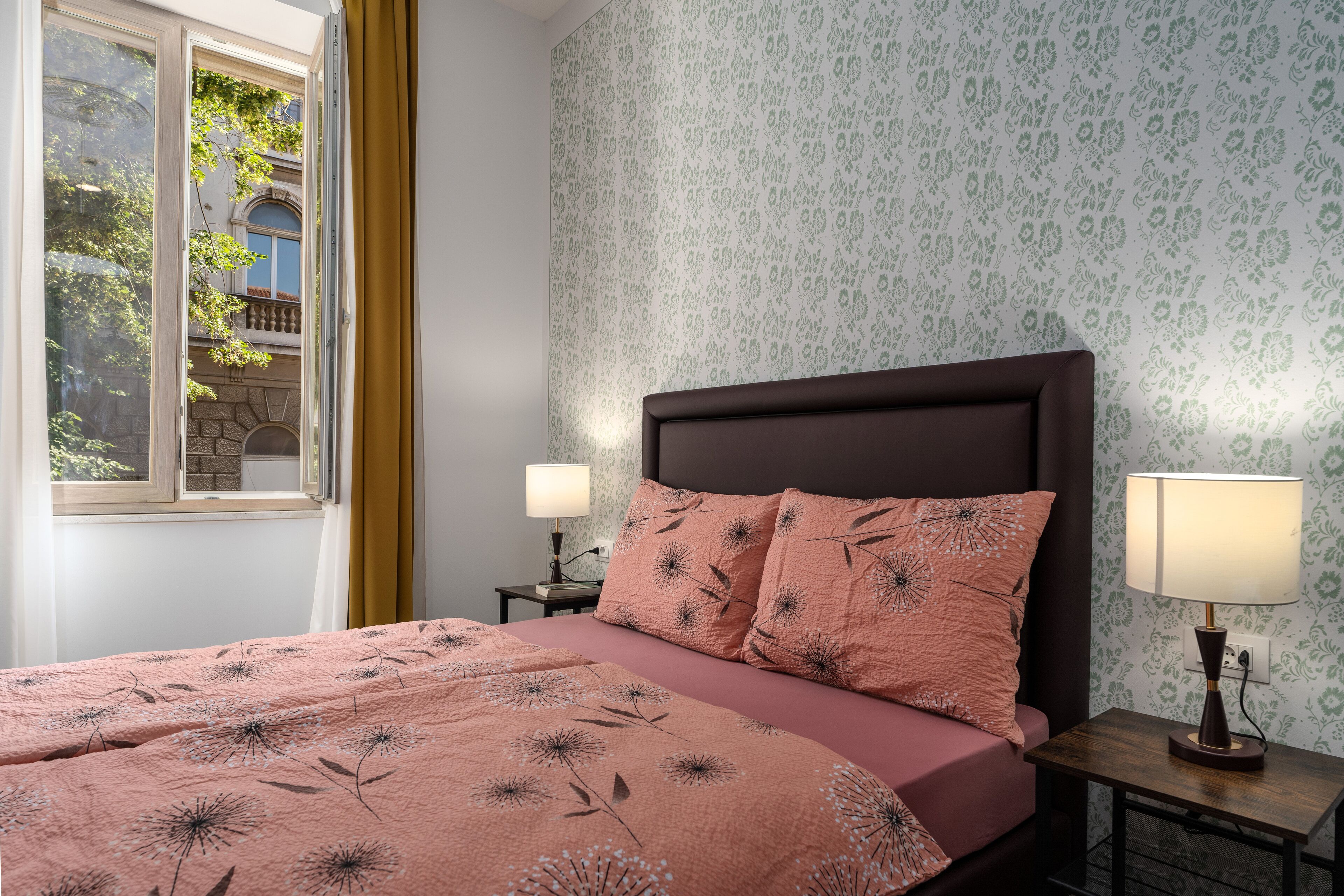 Colchones Select Comfort, escritorio y espacio para trabajar con laptop 