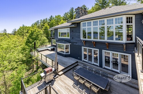 Incredible 9 bdrm, 9 bath, Tennis Court! Nanny Suite! Gym! Lake Muskoka!!!