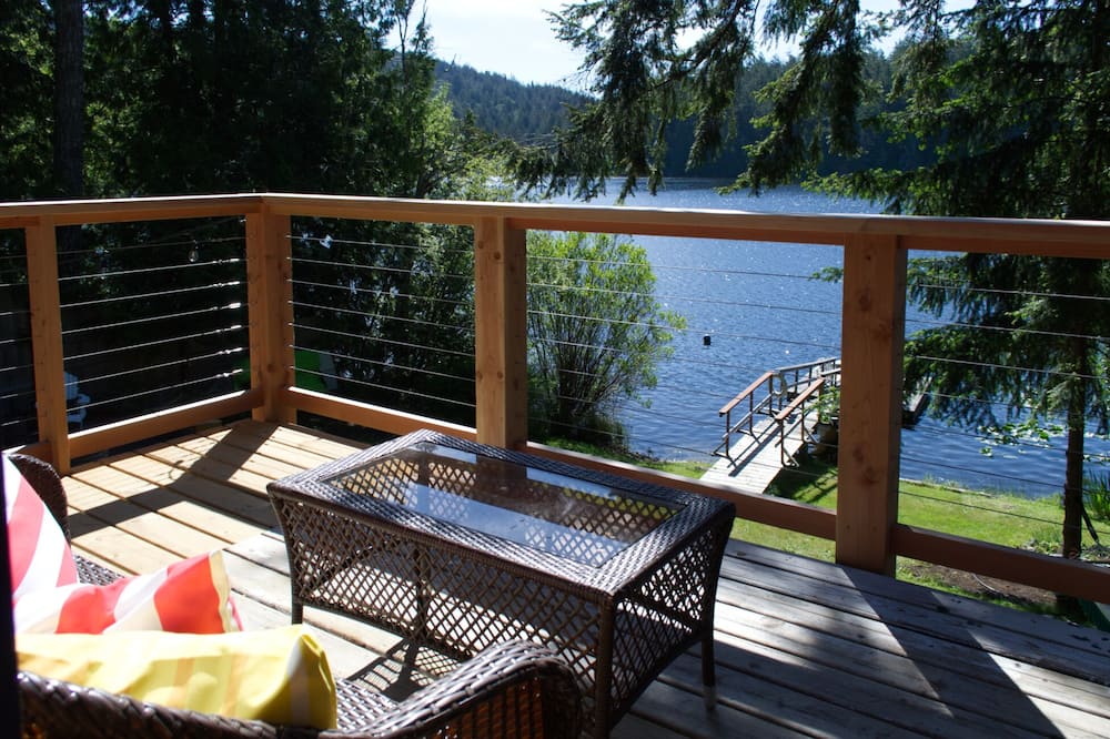 Cottage on Kemp Lake