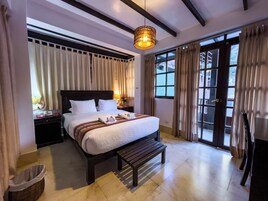 Desk, free WiFi, bed sheets