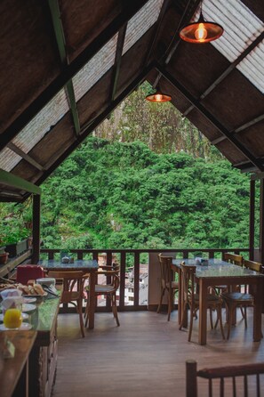 Outdoor dining - Rupa Rupa High Jungle Eco B&B (Machu Picchu)