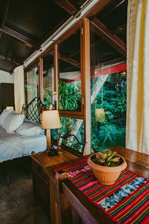 Desk, free WiFi, bed sheets - Rupa Rupa High Jungle Eco B&B (Machu Picchu)