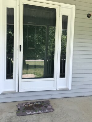 A white sliding glass door with a welcome mat featuring an owl design. - Near Cumberland River, 12 miles from Wolf Creek Dam, in Creelsboro community (Jamestown)