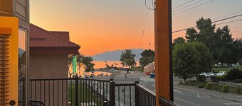 Amazing location! Steps to Okanagan Beach. Lakeview condo