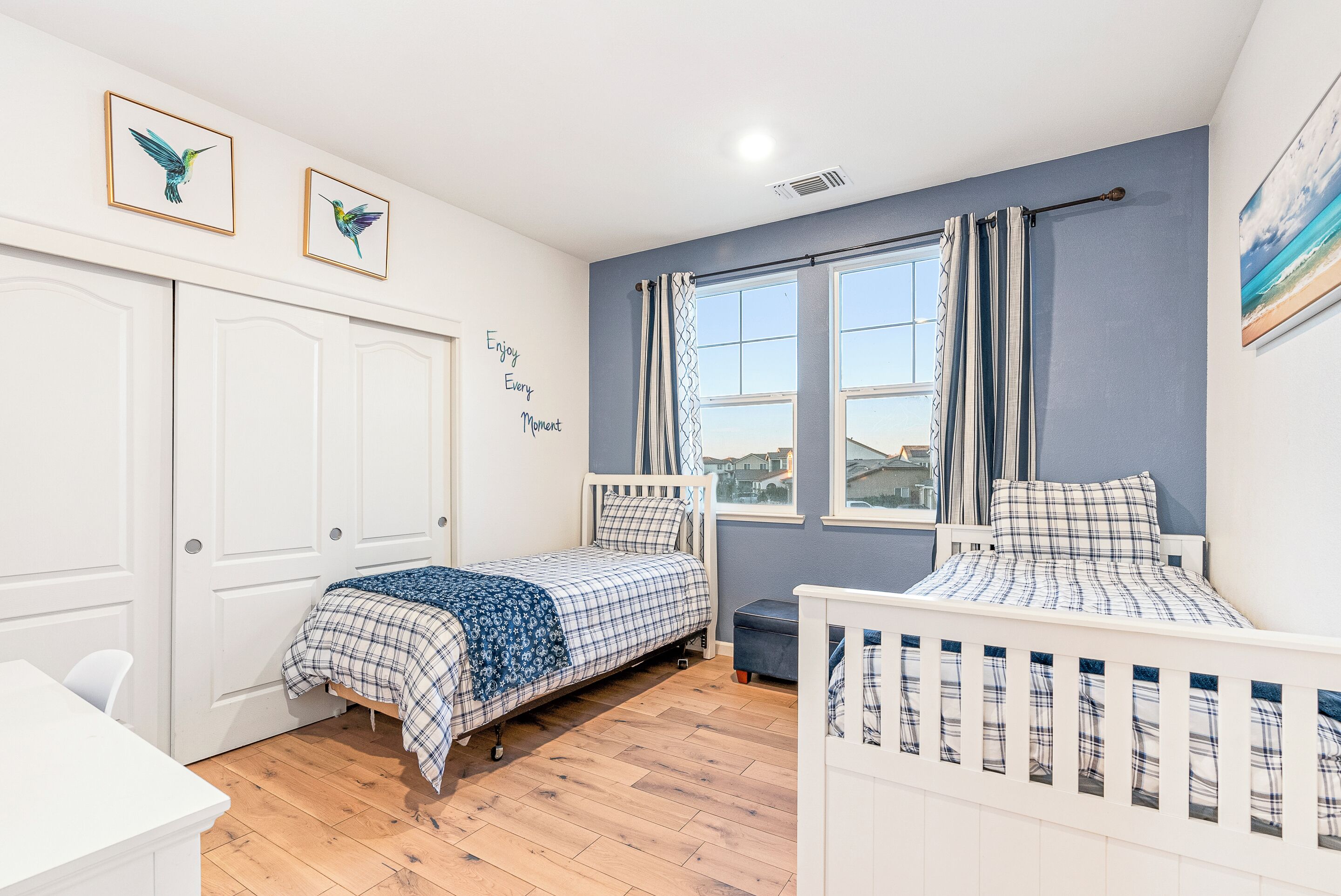 5 habitaciones, tabla de planchar con plancha y wifi gratis 