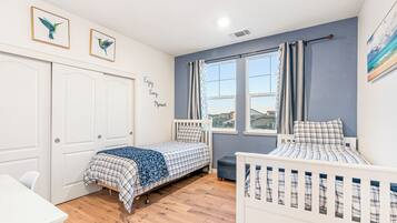 5 habitaciones, tabla de planchar con plancha y wifi gratis