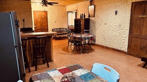Dining - Casa Encantada Self Check-In · Fast Wi-Fi 100 Mbps (Puntarenas)