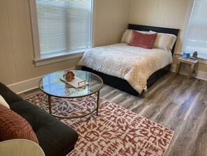 2 soverom, strykejern/-brett, reiseseng for barn og wi-fi (inkludert)