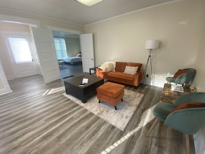 2 bedrooms, iron/ironing board, travel cot, free WiFi