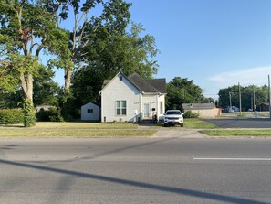 Exterior - Centrally located and close to I-64, I-57, Hwy. 15, and Hwy. 148 (Mount Vernon)