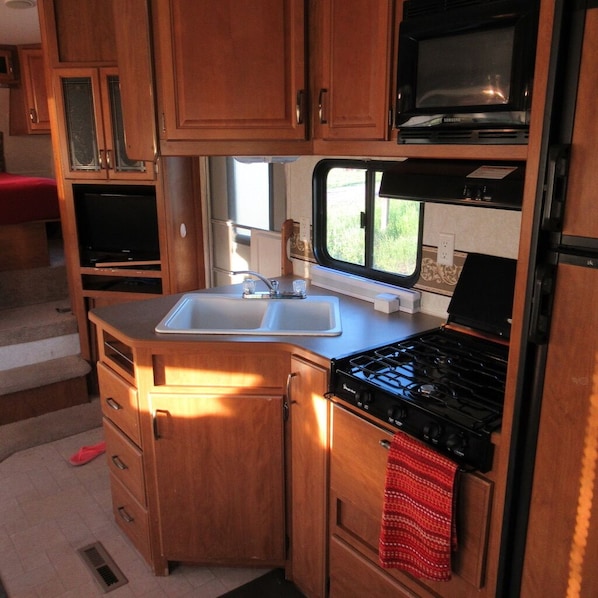 Fridge, microwave, oven, stovetop