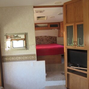 2 bedrooms, free WiFi, bed sheets - Hideaway between Airport&Glacier with WiFi on 8 Acres (Columbia Falls)