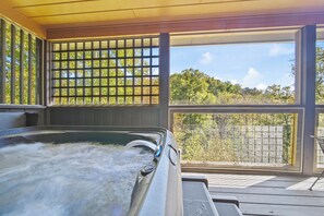 Interior - Spacious Cabin w/Hot Tub + Arcade + Great Location (Sevierville)