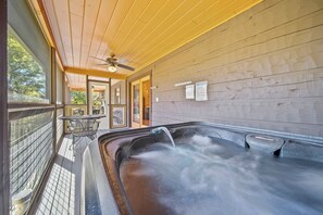 Indoor spa tub