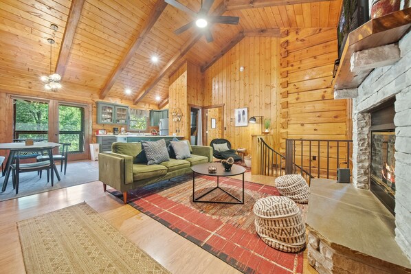 Smart TV - Spacious Cabin w/Hot Tub + Arcade + Great Location (Sevierville)