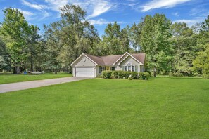 Exterior - Spacious home near Bluffton, SC and Savannah, GA (Hardeeville)