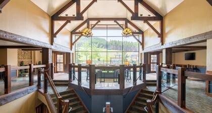 Twin Chutes by AvantStay | Beautiful Ski in Ski out Condo w/ access to Hot Tub