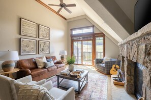 Smart-TV, Kamin, Arbeitsbereiche