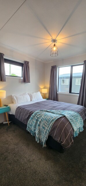 3 bedrooms, iron/ironing board, free WiFi, bed sheets