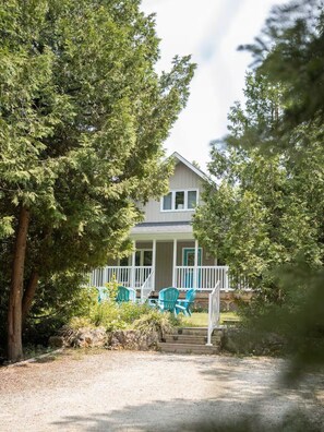 Exterior - Big Tub Paradise - Tranquil Oasis Surrounded by Nature (Tobermory)