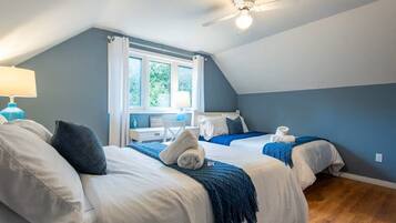4 bedrooms, desk, iron/ironing board, free WiFi