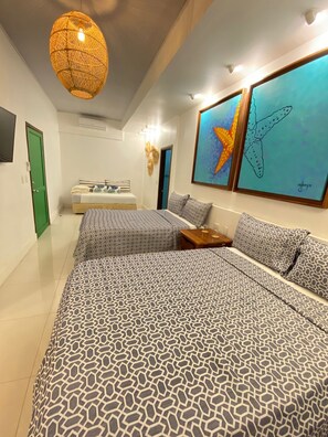 Habitación doble, dormitorio mixto, servicio de limpieza, en edificio contiguo | Caja de seguridad en la habitación y decoración personalizada 