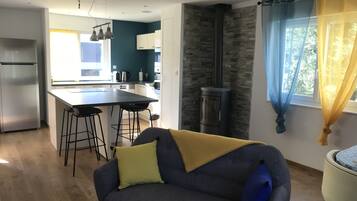 Télévision, cheminée