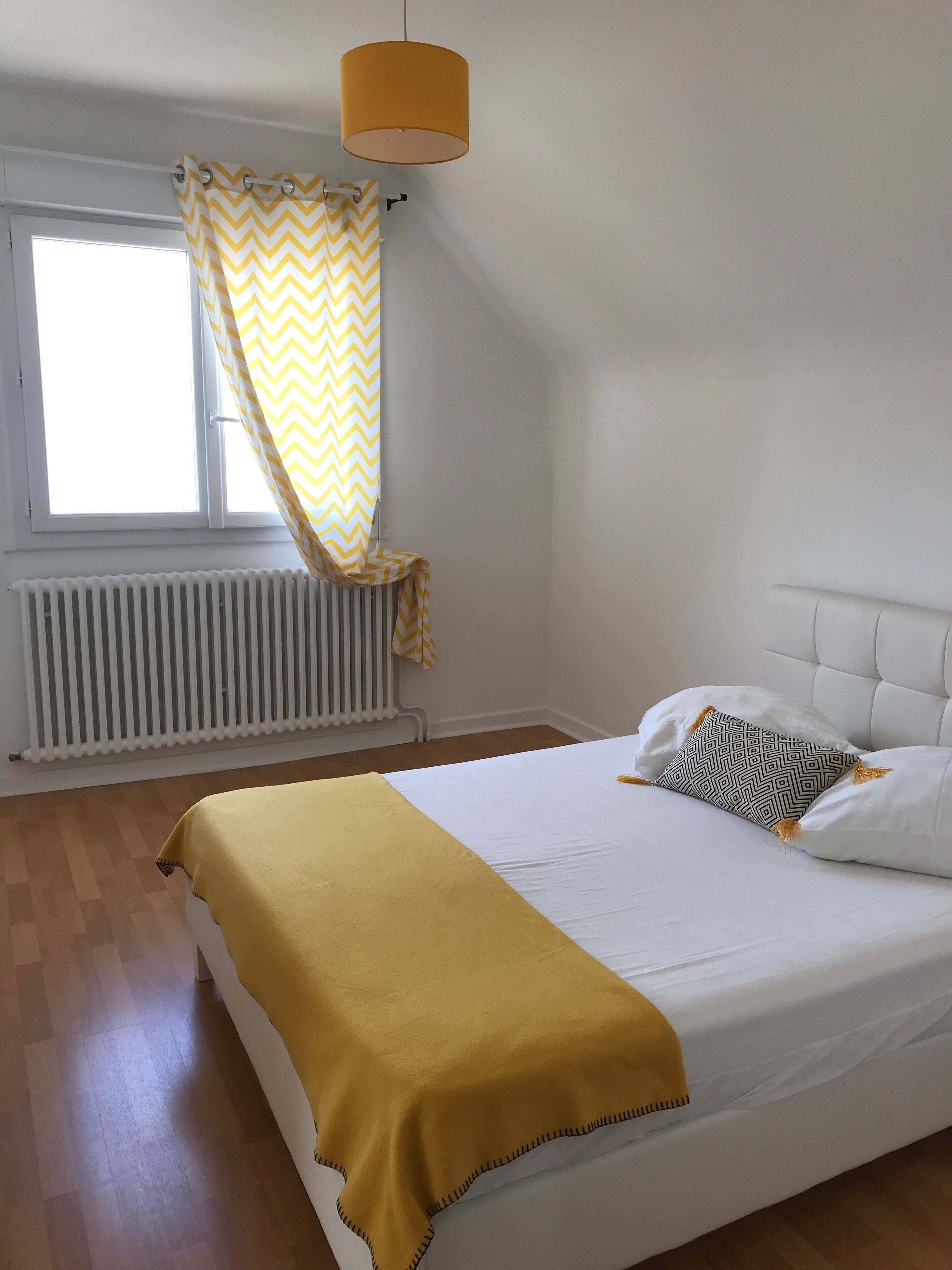 4 bedrooms, desk, travel crib, WiFi