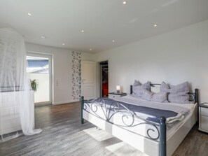 4 Schlafzimmer, Bügeleisen/Bügelbrett, WLAN